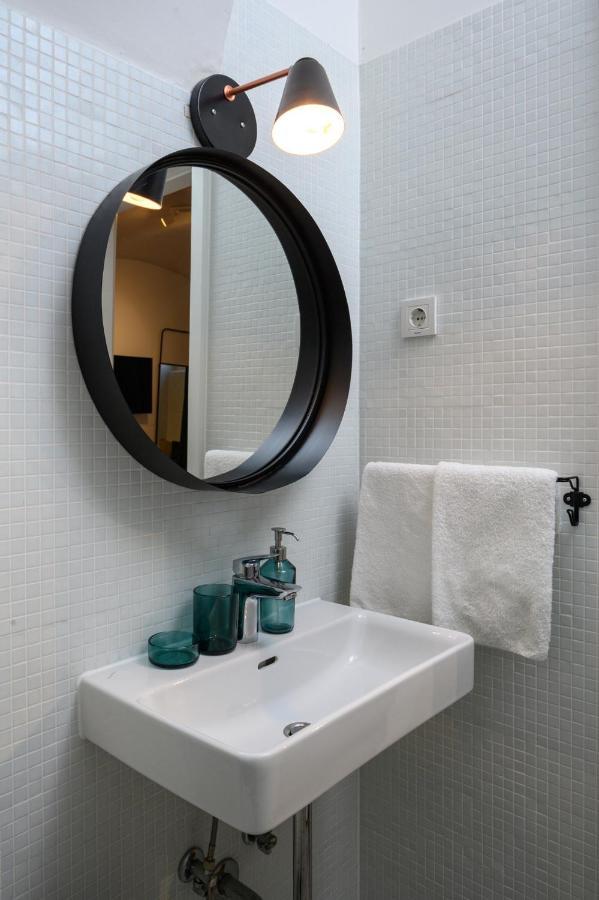Swanky Old Town Apartment Загреб Екстериор снимка