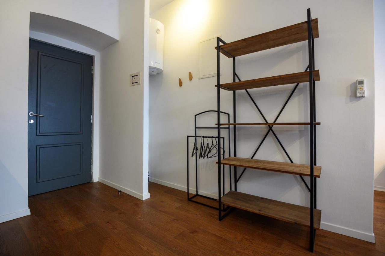 Swanky Old Town Apartment Загреб Екстериор снимка