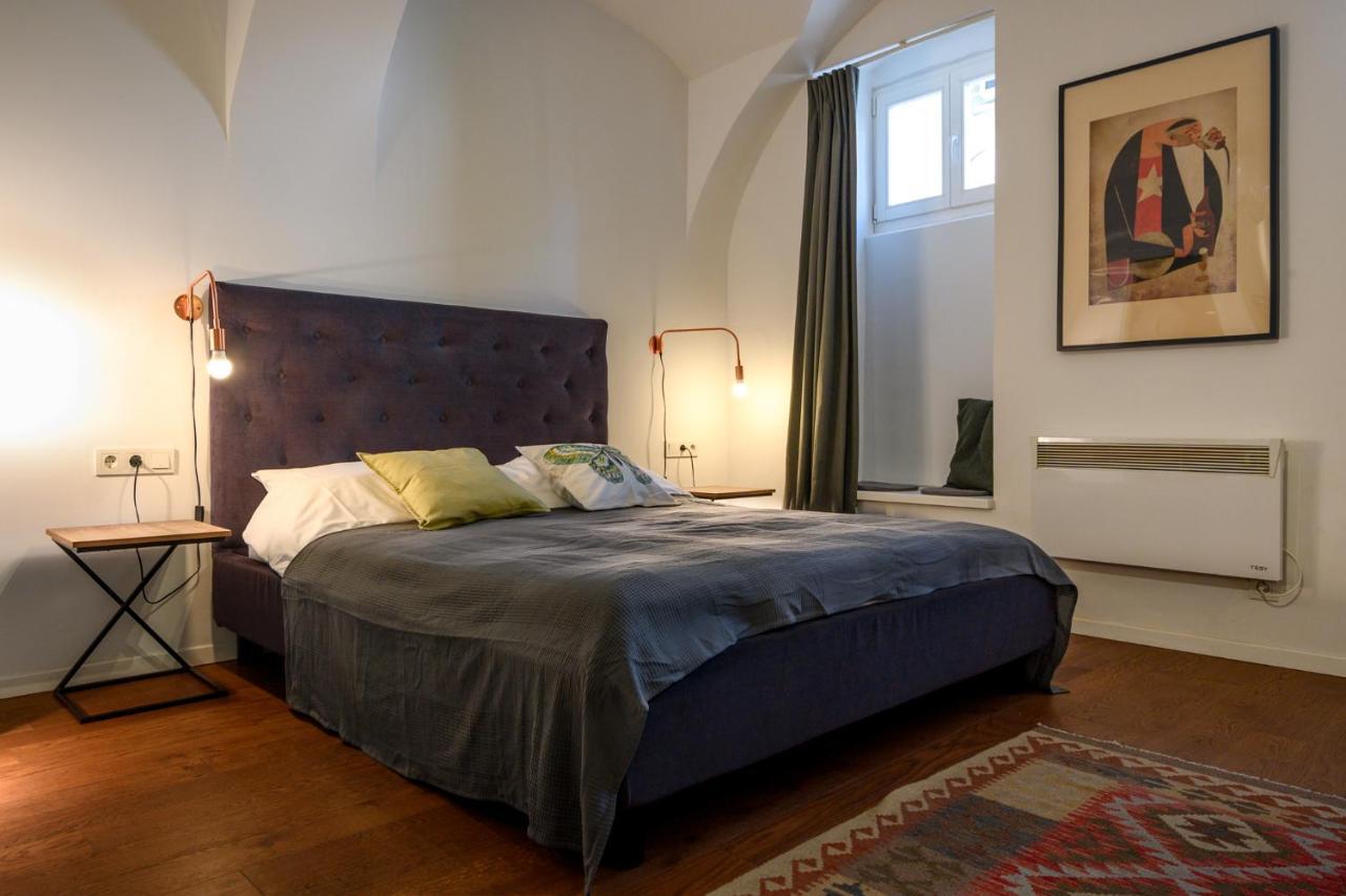 Swanky Old Town Apartment Загреб Екстериор снимка