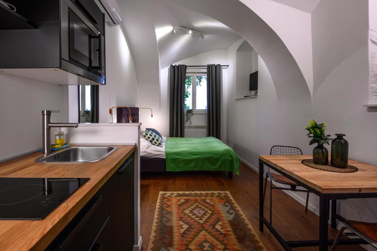 Swanky Old Town Apartment Загреб Екстериор снимка