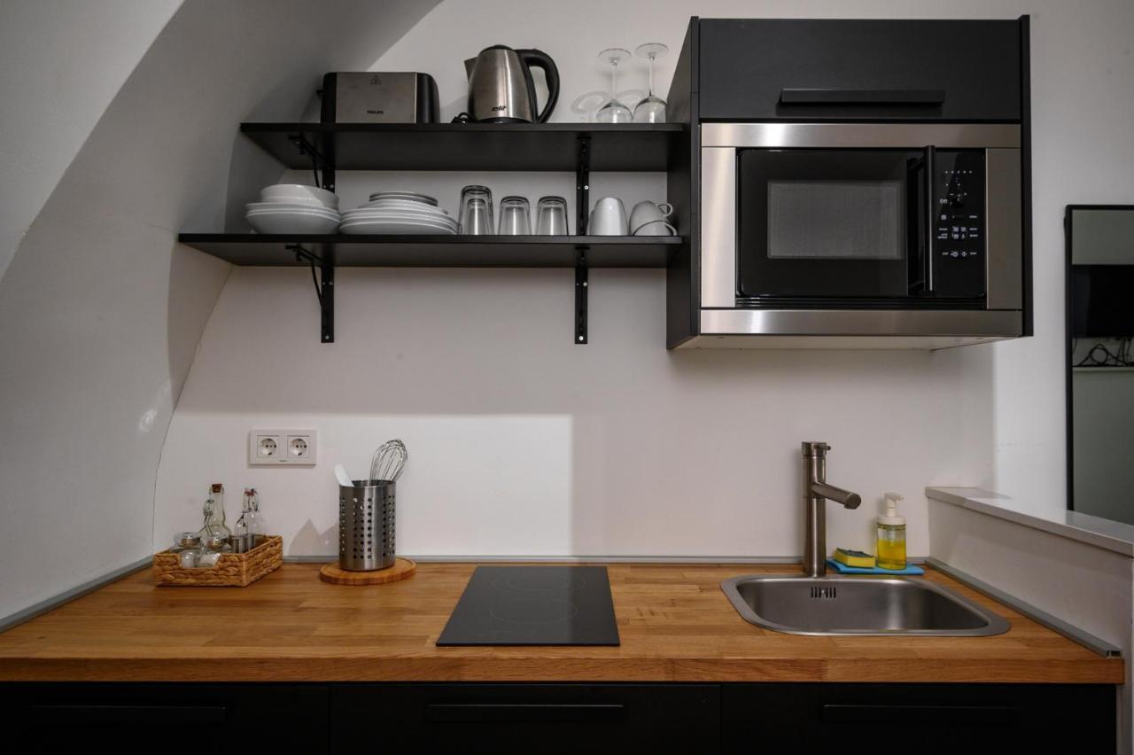 Swanky Old Town Apartment Загреб Екстериор снимка