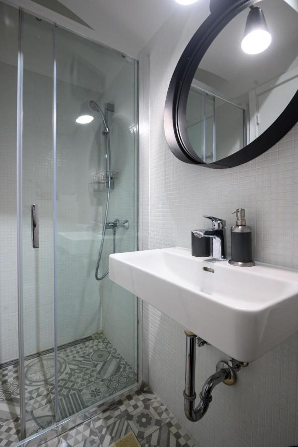 Swanky Old Town Apartment Загреб Екстериор снимка