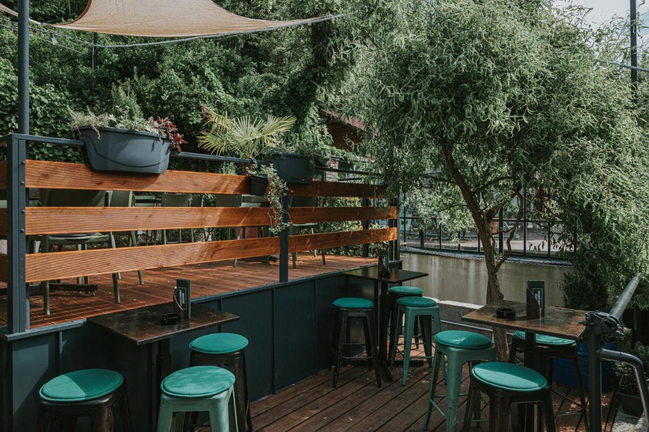 Swanky Old Town Apartment Загреб Екстериор снимка