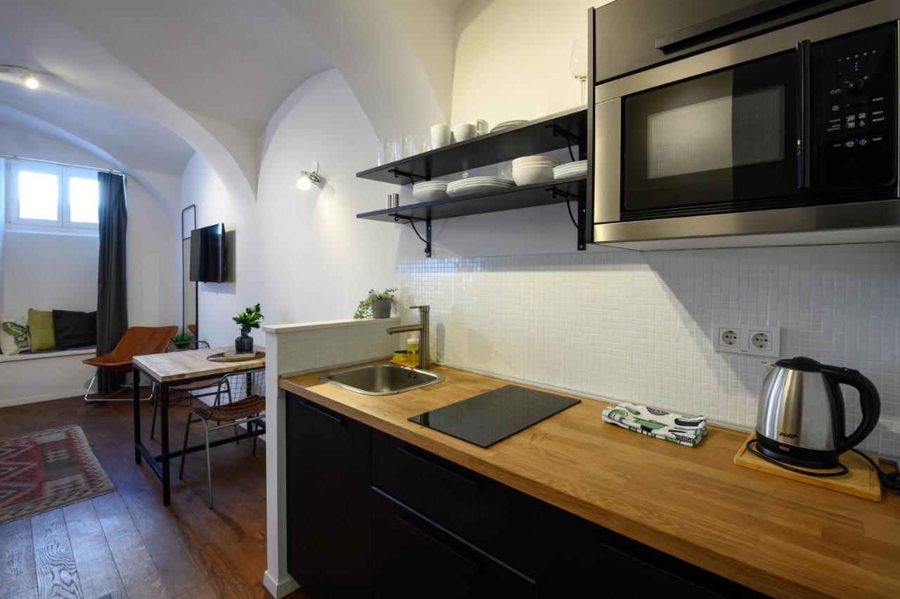 Swanky Old Town Apartment Загреб Екстериор снимка